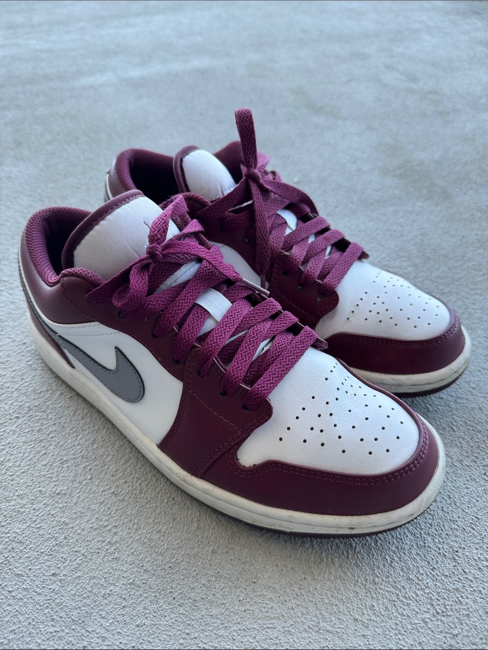Nike Air Jordan 1 in White& Burgundy US Men 8